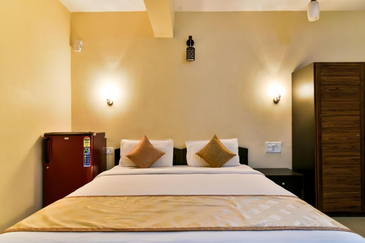 Baga Fantacia Beach Inn 卡兰古特 外观 照片