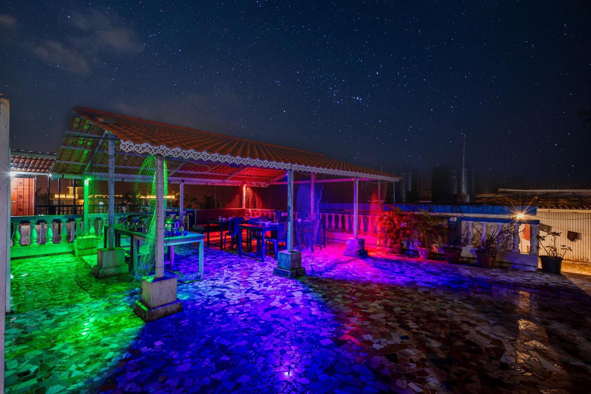 Baga Fantacia Beach Inn 卡兰古特 外观 照片